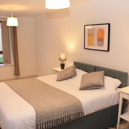 2 Bed 2 Bath Apartment & Parking - Lgw 10Min Drive Crawley  Exteriör bild