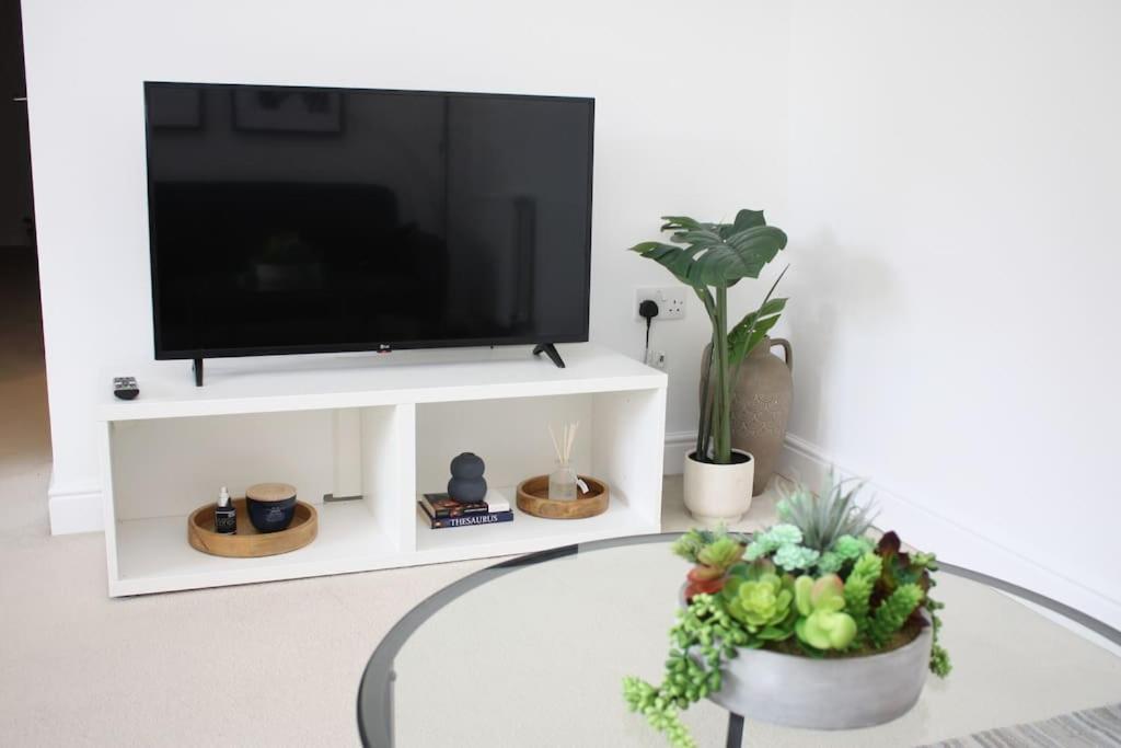 2 Bed 2 Bath Apartment & Parking - Lgw 10Min Drive Crawley  Exteriör bild