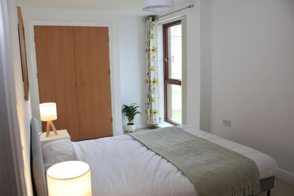 2 Bed 2 Bath Apartment & Parking - Lgw 10Min Drive Crawley  Exteriör bild