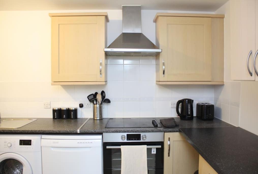 2 Bed 2 Bath Apartment & Parking - Lgw 10Min Drive Crawley  Exteriör bild