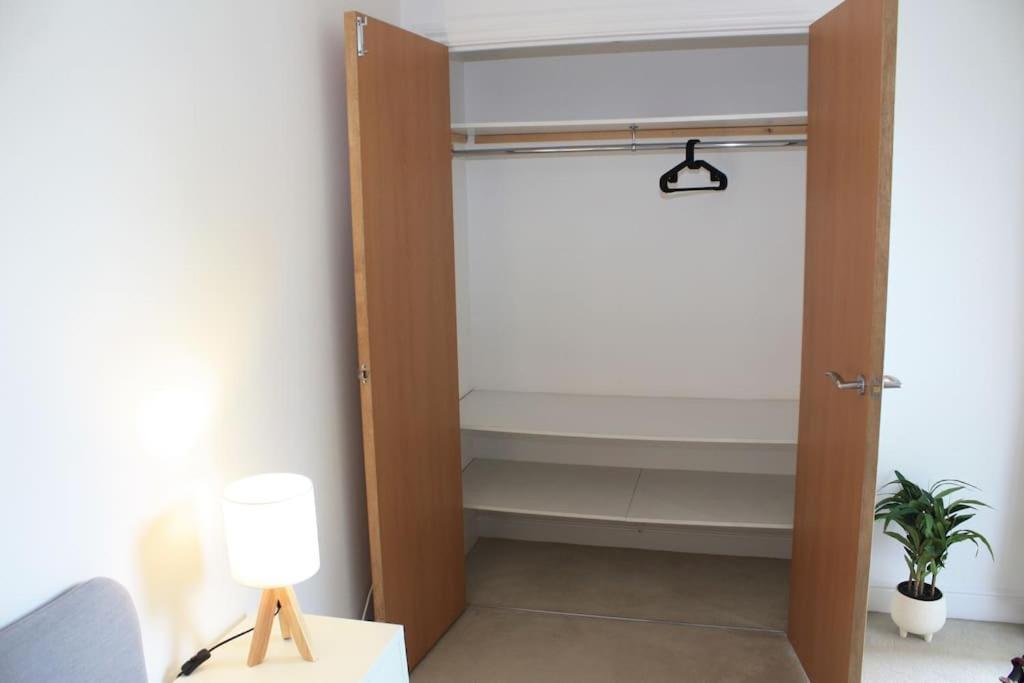 2 Bed 2 Bath Apartment & Parking - Lgw 10Min Drive Crawley  Exteriör bild