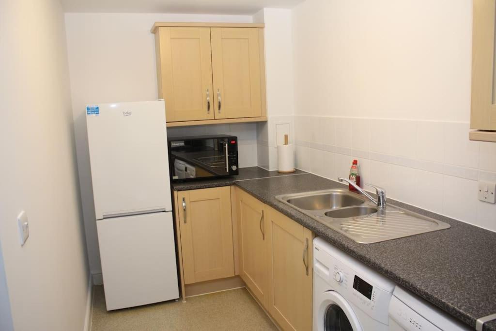 2 Bed 2 Bath Apartment & Parking - Lgw 10Min Drive Crawley  Exteriör bild