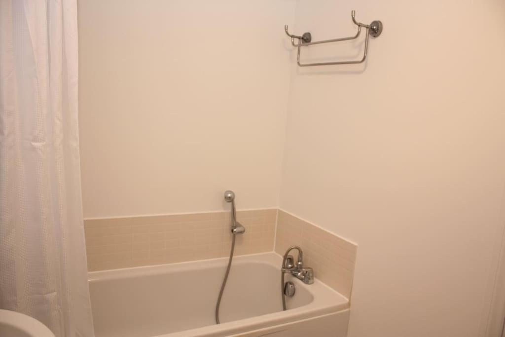 2 Bed 2 Bath Apartment & Parking - Lgw 10Min Drive Crawley  Exteriör bild
