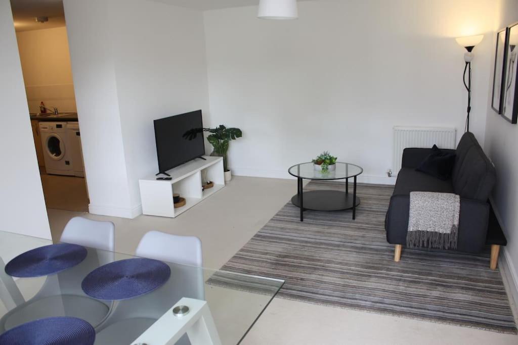 2 Bed 2 Bath Apartment & Parking - Lgw 10Min Drive Crawley  Exteriör bild